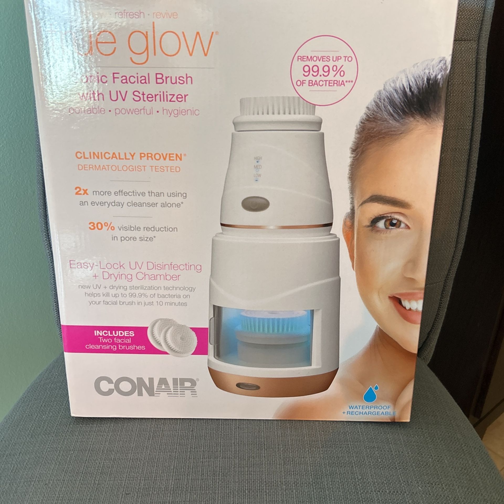 CONAIR True Glow Sonic Facial Brush with UV Sterilizer