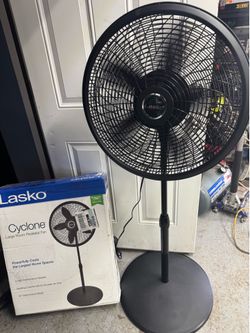 New Lasko Cyclone Pedestal Fan 3 Speed. Works As It Should. Must Pick Up