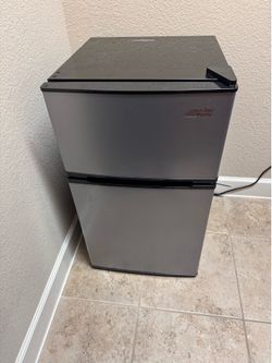 Mini Refrigerator with Freezer Compartment – Great for Dorm or Office