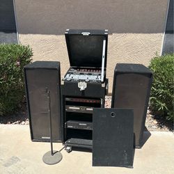 Dj cd player and plugs into phone