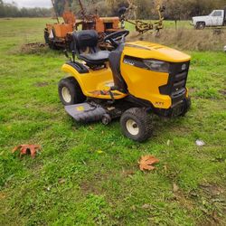 CUB CADET  XT-1