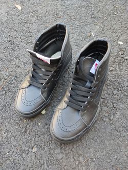 Vans SK8-Hi Black Leather High-Top Sneakers (Size: 3.5 Male Youth, 5 Female Youth) For Sale