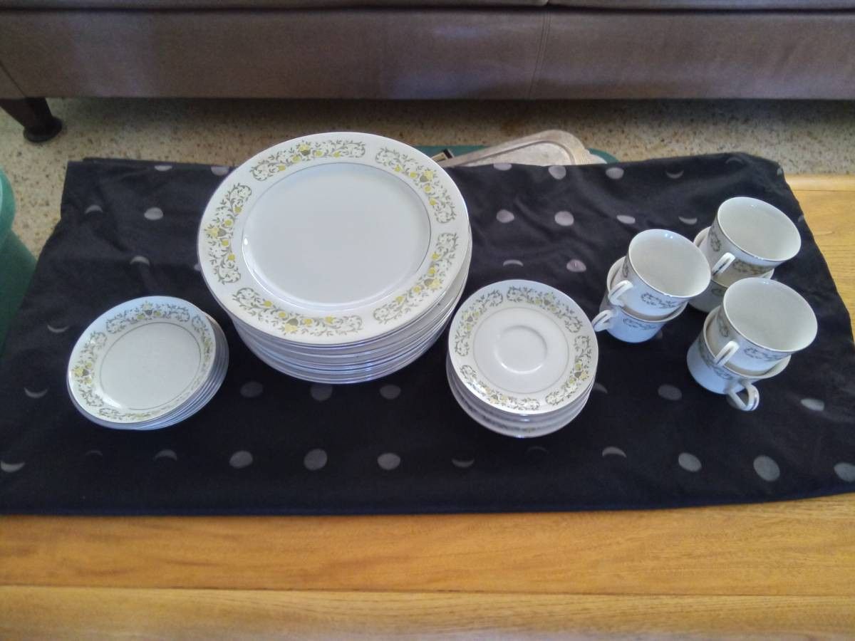 Sterling Florentine Fine China of Japan - $125