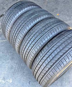 235/55R20 Goodyear tires )..excelentes condiciones 80% life .