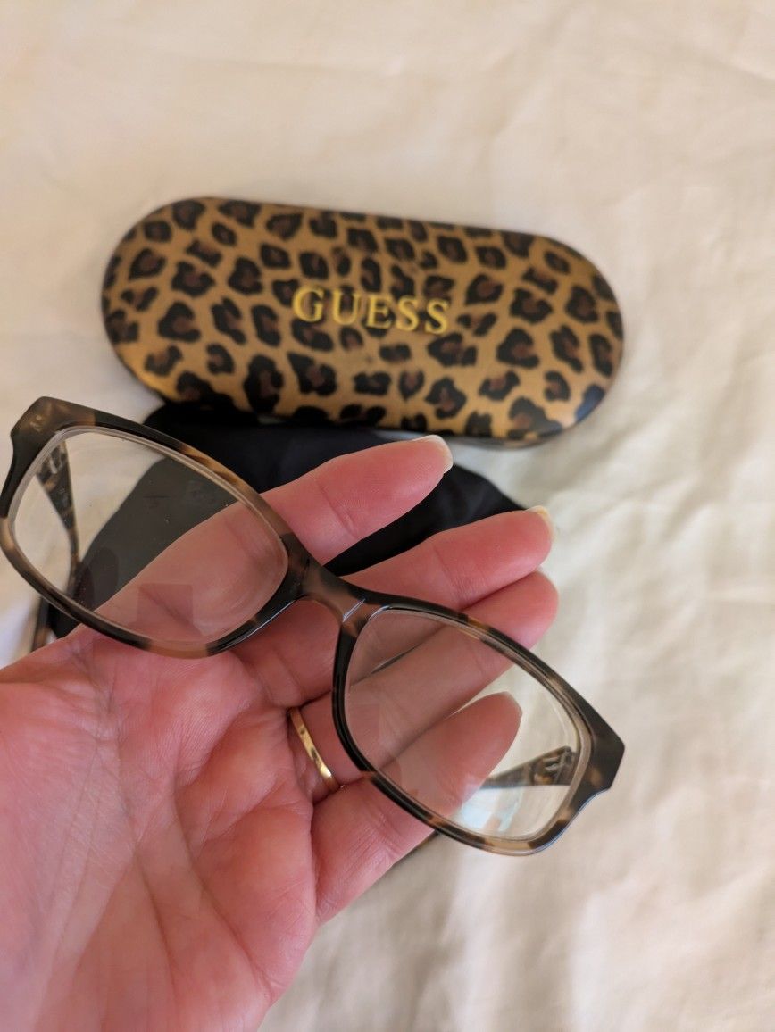 Guess Glasses, Hardshell Case & Cleaning Cloth