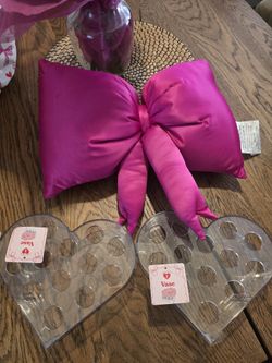 Bow cushion