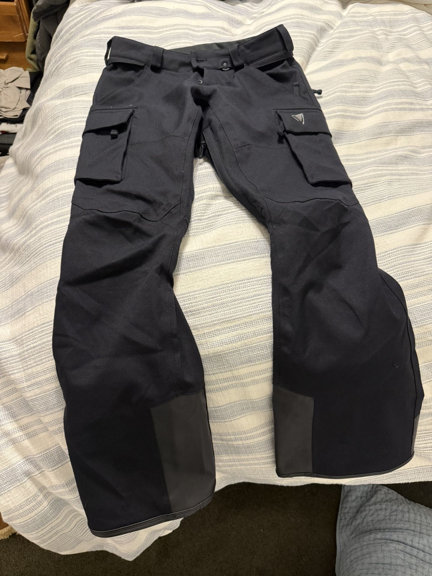 Men’s Volcom Ski/Snowboard Pants Small 30-33 Waist