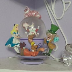 2016 Disney Park Exclusive Alice Snowglobe 