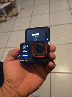 Insta 360 ace pro 2