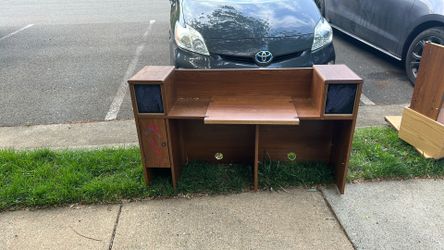 Computer Desk With Speakers