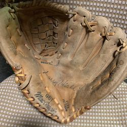 MacGregor 6GT right hand throw 12” baseball glove mitt
