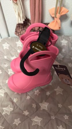 Rainboots girls