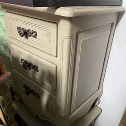 Vintage Nightstand Set (2) – Solid Wood – Great Condition