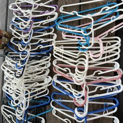Hangers/ Ganchos