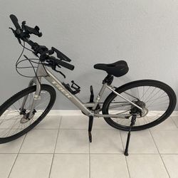Trek Verve 2 Lowstep Hybrid Bike - Like New Condition