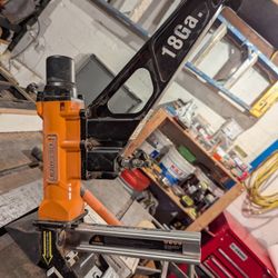L Cleat Floor Nailer 18ga