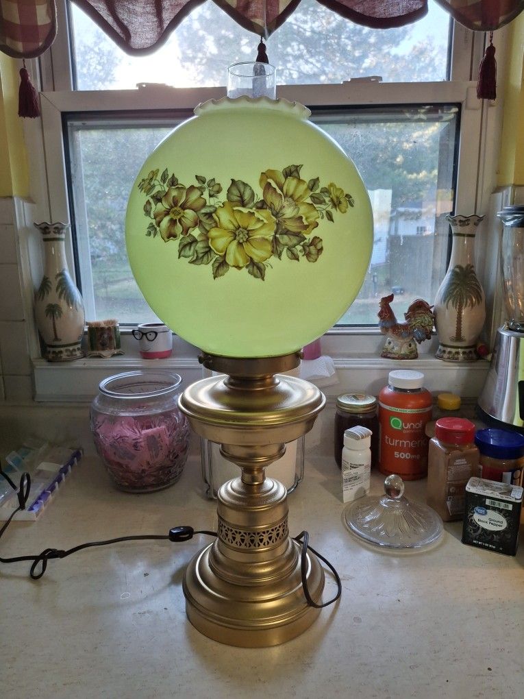 REALLY NEAT LOOKING VINTAGE HURRICANE PARLOR TABLE LAMP