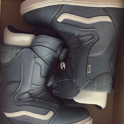 Brand New Vans Encore Snowboarding Boots Size Women’s 9 In Multi Denim