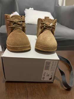 Uggs. Baby Neumel Size 0/1