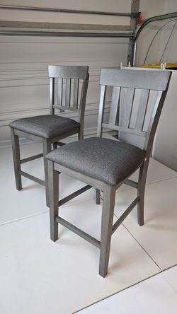 Signature DESIGN BY ASHLEY
Hallanden Gray Polyester Counter Height Bar Stool