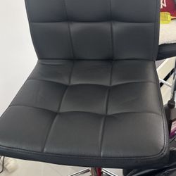 2 Bar Stool. Likes New 