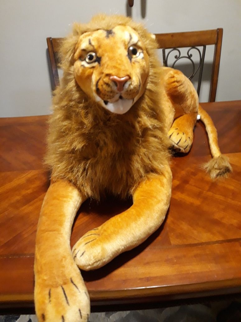 Lion soft toy