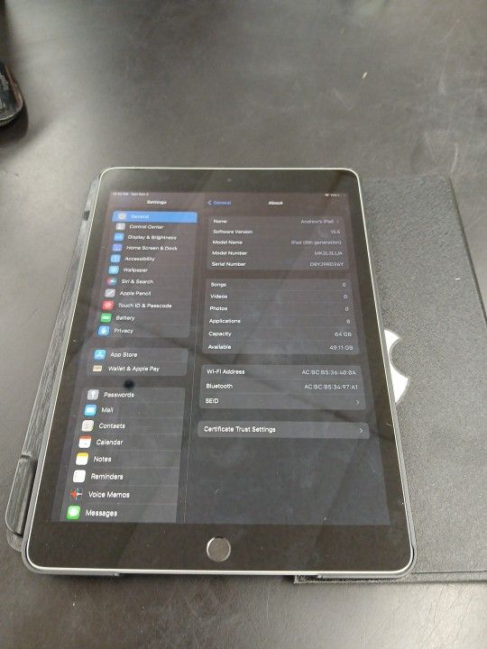 Ipad With Case And Keyboard 