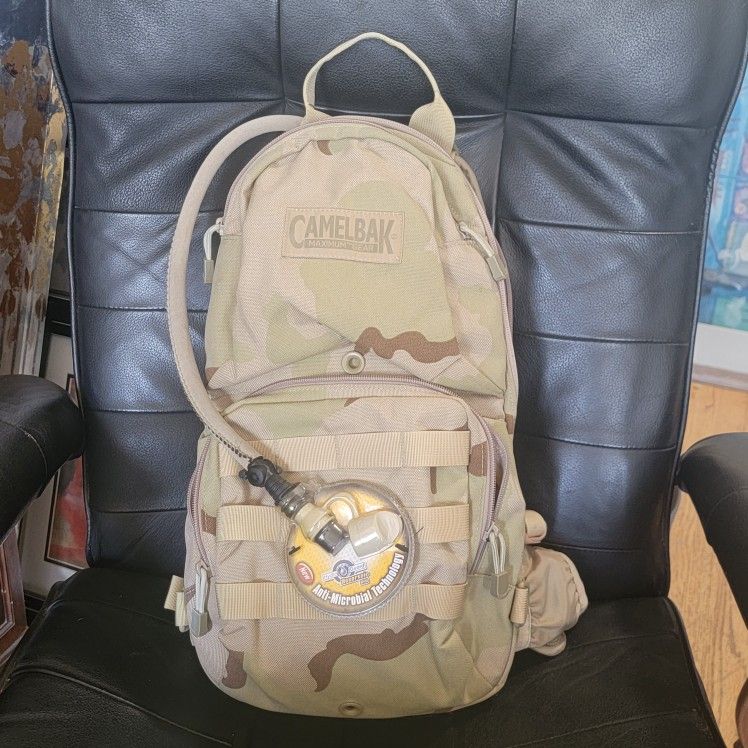 CAMELBAK Maximum Gear M.U.L.E 3 Liters 100 Ounces Backpack DCU Desert Camo MULE