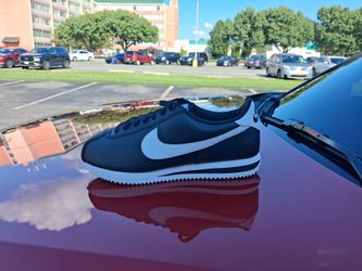 Brand New And Original Men's Nike Cortez Sneakers Size 8.5