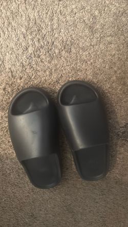 Black Size 10 Yeezys