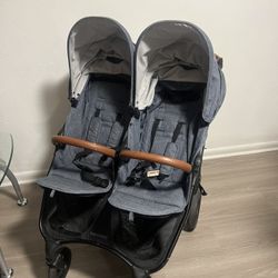 We’re Selling/ Se Vende 