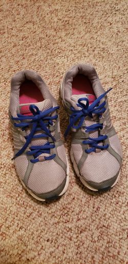Nike Women's Tennis Shoes Size 7 In Great Clean Condition Top And Bottom. Been Washed.