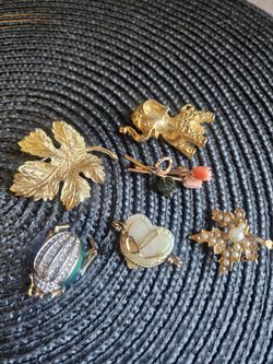 Vintage Brooches 