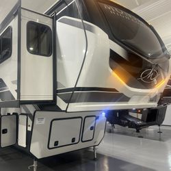 2025 Montana High Country 377FL