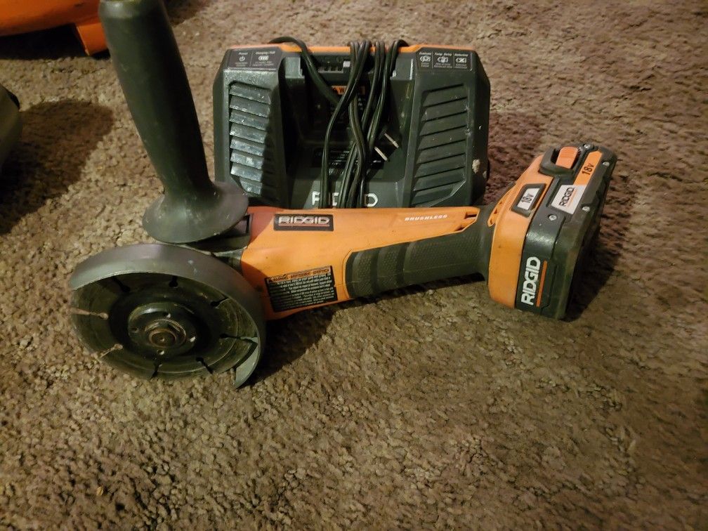 Rigid 18 V brushless grinder With a 2.0 battery and charger