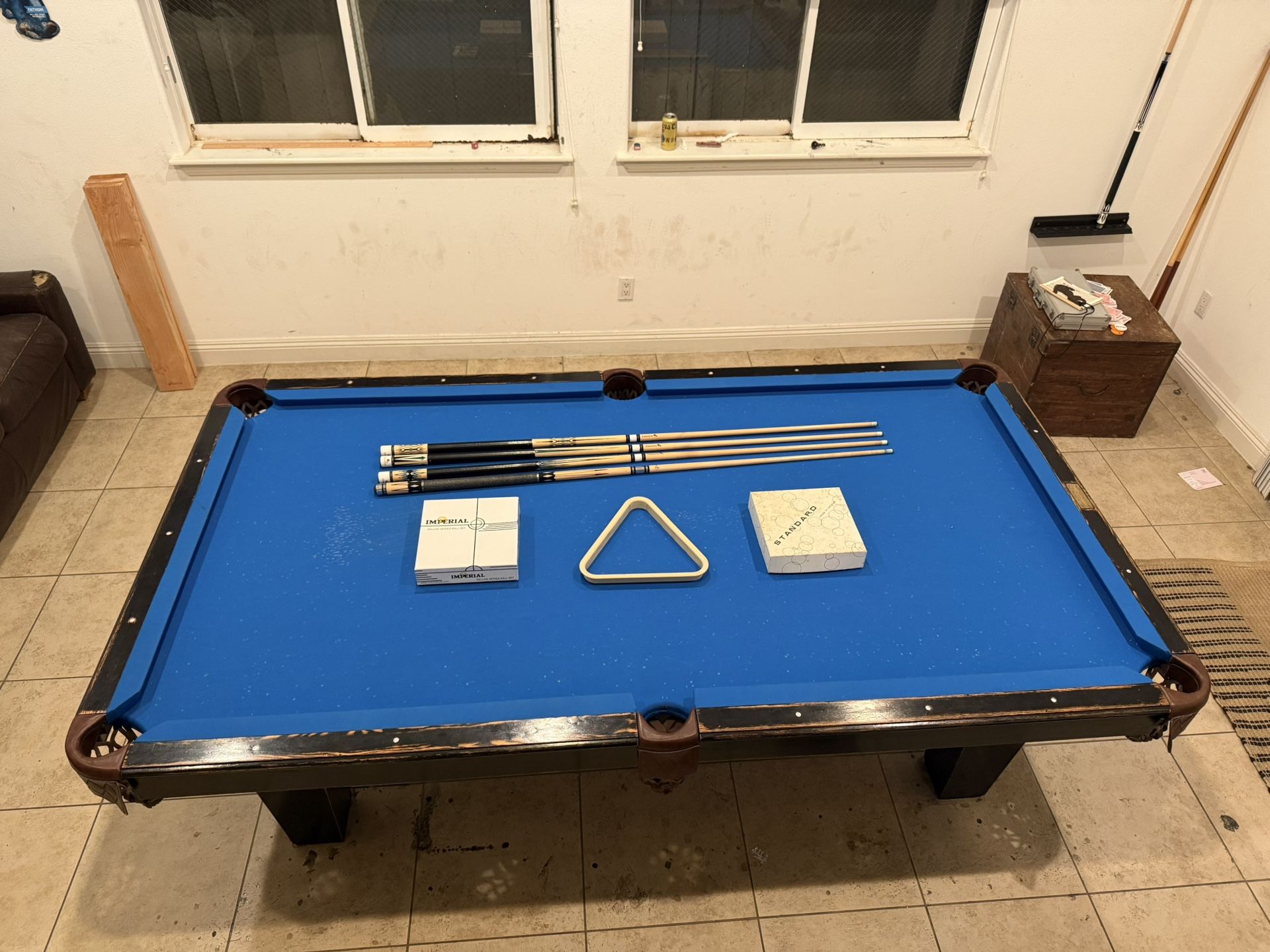 1990 Olhausen Pool Table, Cues And Balls