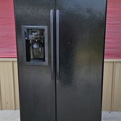 🔆🇺🇸☆GE☆🇺🇸🔆 Black S-by-S Fridge in Great Condition 