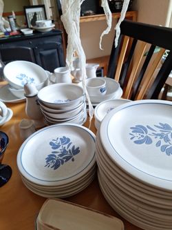 Pfaltzgraff Yorktown Set