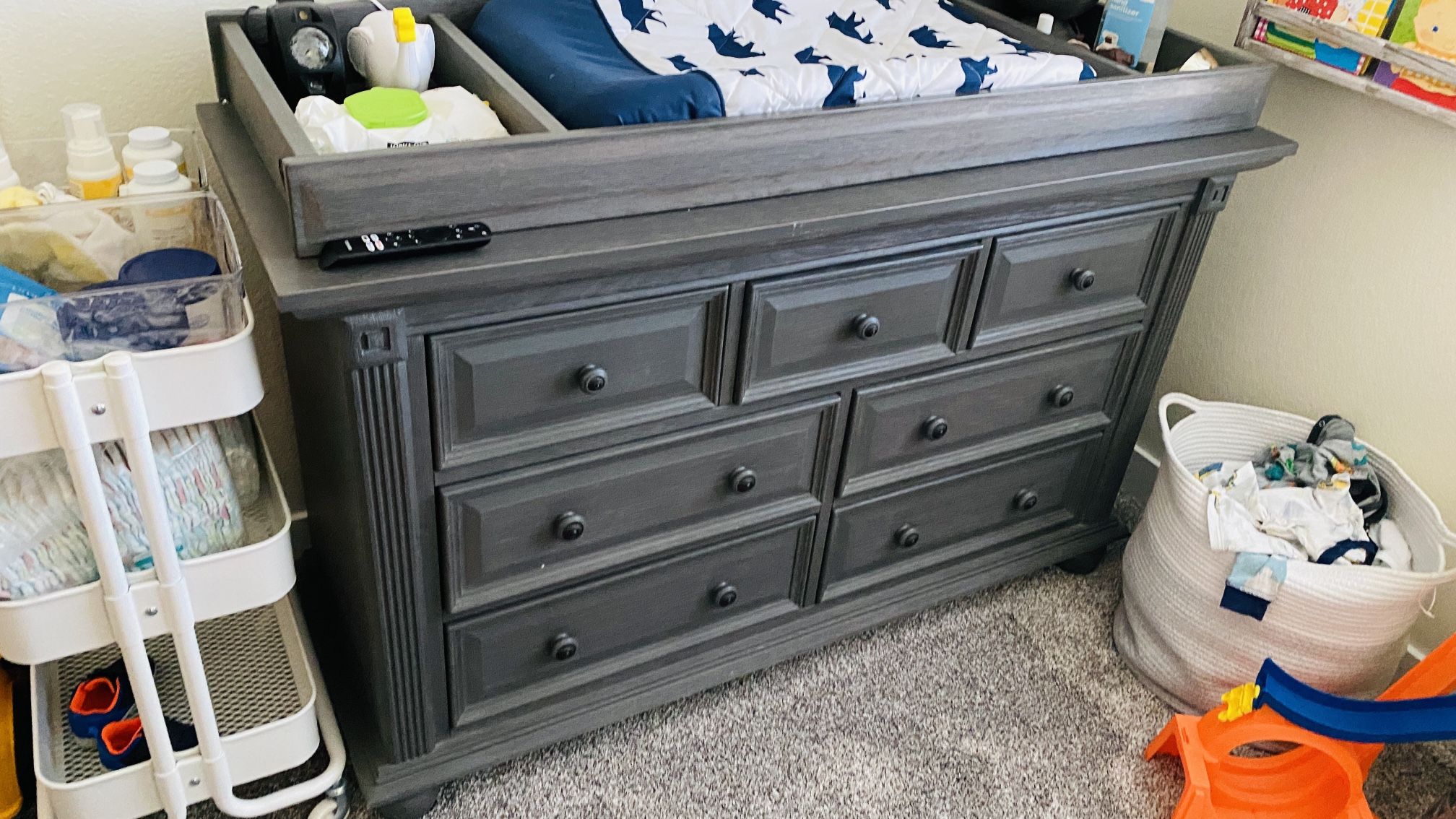 Oxford Baby Glenbrook 7Drawer Double Dresser in Grey/Graphite changing