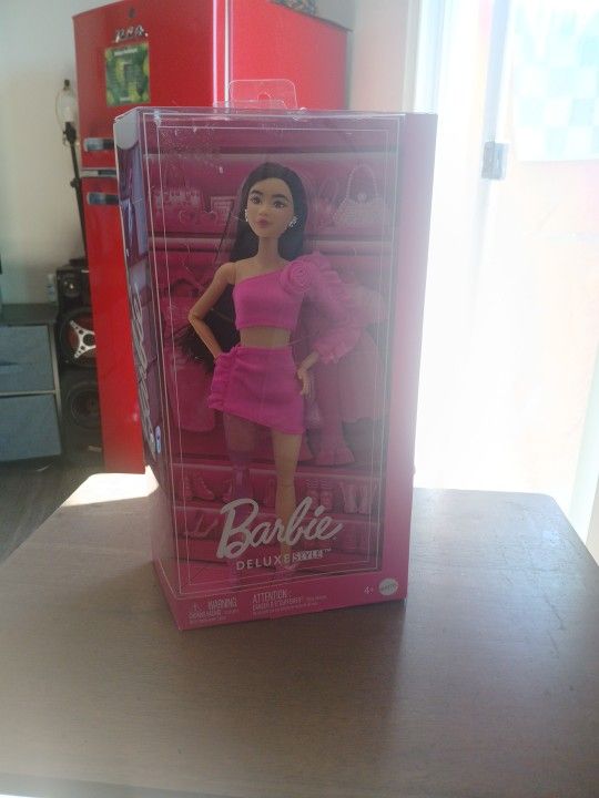 Barbie DELUXE STYLE Doll