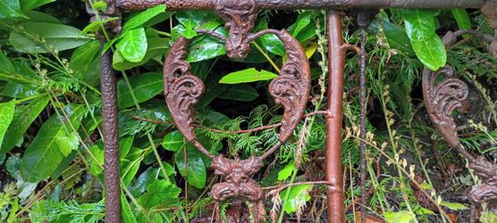Old cast iron fencing I'd say 1880s 1870s and early early 1900s