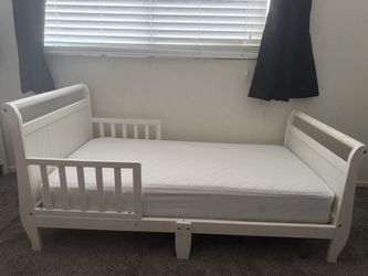 Toddler bed