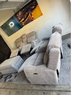 * Like New * Broy Hill 3pc Modular recliners & Ottoman (Free Delivery )