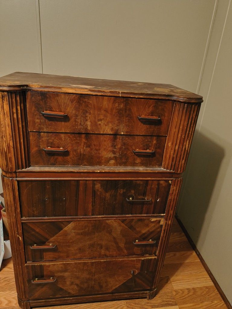 Mid-century Walnut Five Drawer Chester Drawers