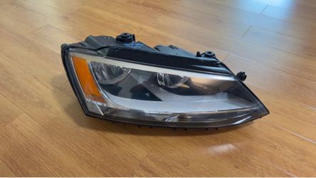 US Auto - 2011 Volkswagen Jetta Passenger Side (RH) Headlight Assembly – OEM Style 6/8/26