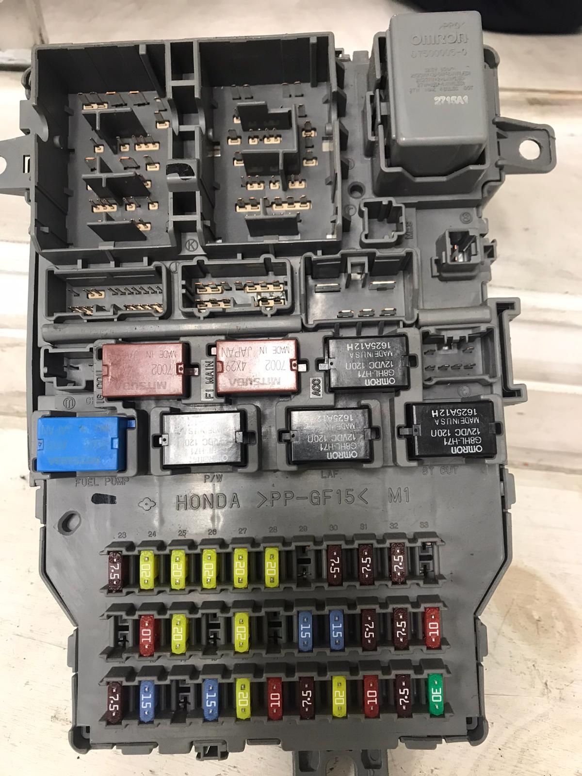 2006 Honda Ridgeline fuse box
