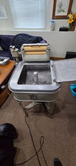 WORKING! Antique Maytag Gyratator Washer!