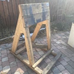 Outboard motor stand with wheels