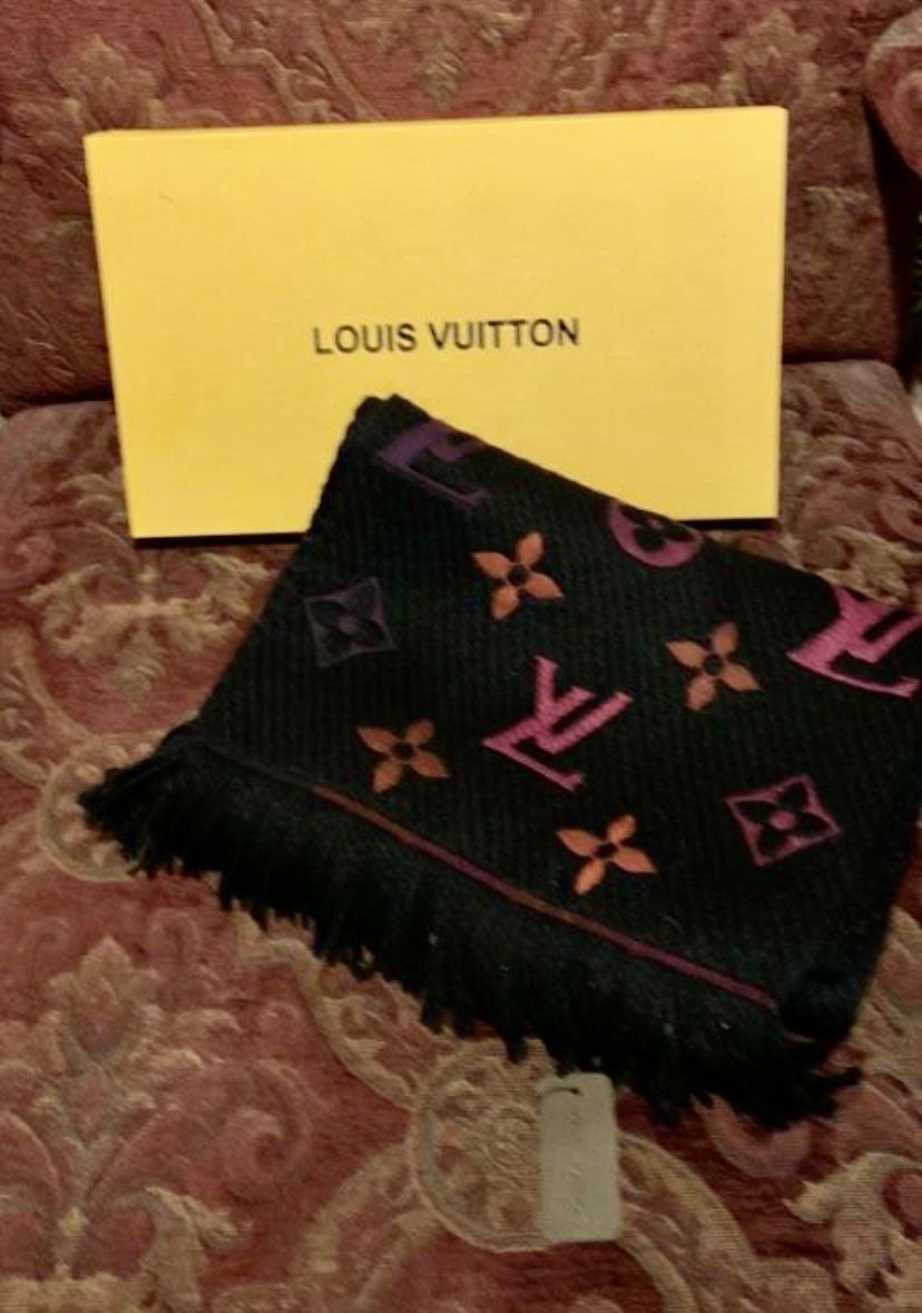 New in box in Louis Vuitton logomania long scarf as new never worn