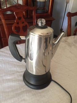 Like new stainless steel Betty Crocker Kettle 7 cup capacity Retail price $85 7 cup capacity Stainless steel Complete with strainer In perfect cond